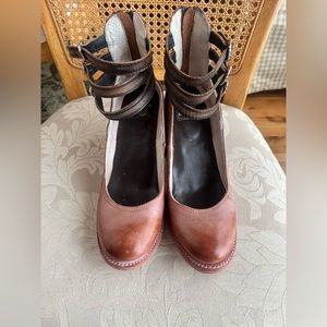 Randi pumps by Freebird